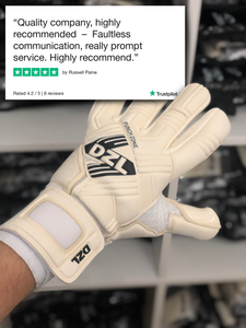 Choosing the Perfect Goalkeeping Gloves: A Keeper's Guide