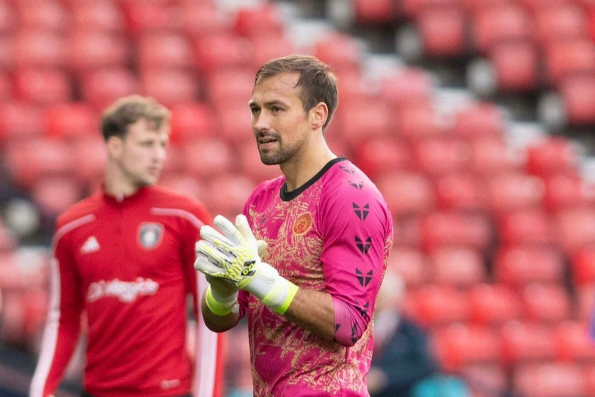 Dean Lyness of Hamilton Academical warming up in DZL AeroTech Neon AuraX goalkeeper gloves